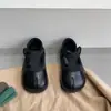 Sapatos Casuais Retrô de Couro com Tira em T Cor Sólida 2026 Novo Outono Inverno Sapatos Individuais Macios com Bico Dividido Sintético para Meninas