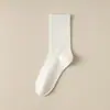 Calcetines de longitud media inspirados en el estilo ins japonés, calcetines blancos para mujer, hechos a medida, color sólido, versátiles, simples, cómodos, calcetines postparto