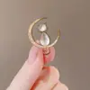Broche de Mariposa para Mujer Sentido de Gama Alta Nicho Venta al por Mayor Pin de Perla Temperamento Fijo Metal Traje Joyería de Perlas