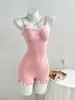 Mono de encaje rosa patchwork con perlas para mujer, primavera 2026, ajuste ceñido, tirantes, shorts, estilo callejero, marcando tendencia