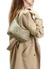 Bolsa de Mão com Design de Nicho e Toque de Luxo Bolsa para Marmita Bolsa Transversal Novo Estilo Artesanal Tecida Bolsa Feminina de Ombro/Axila Bolsa Dumpling