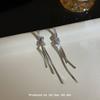 Pendientes largos con borlas y nudo de cuerda dorada de lujo, ligeros y de estilo frío para mujer, exquisitos y elegantes de alta gama que combinan con todo.
