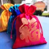 Bolsa de brocado rojo con cordón y el carácter "Fu" para recuerdos de boda, bolsas de dulces y bolsas de embalaje para almacenamiento de regalos al por mayor