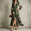 Vestido de Festa Estilo Europeu com Estampa Floral, Manga Longa, Decote V, Gola Lapela, Babados e Fenda Alta