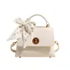 Bolsa de Mão com Lenço de Seda da Moda para Mulheres 2026 Novo Estilo Bolsa Kelly de Couro com Cera de Óleo Versátil Bolsa Transversal de Alto Padrão