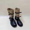 2026 Botas de Caballero de Moda Versátiles Adelgazantes de Estilo Británico para Mujer con Hebilla y Tacón Grueso Botines Retro de Media Pantorrilla