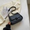 Textura de alta calidad Bolsa pequeña para mujer 2023 Nuevo verano Popular Popular Bolsa cruzada Versátil Hombro Axila Bolsa cuadrada pequeña