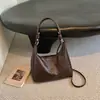 Bolsa Feminina de Personalidade de Alto Valor Nova Outono 2026 Retrô Grande Capacidade Moda Nicho Cor Sólida Bolsa de Ombro Única Tote Tendência