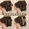 Presilha de cabelo de pelúcia cor de café estilo coreano, um acessório de cabelo sofisticado e versátil para mulheres, tamanho grande, realça o volume do cabelo, estilo presilha de tubarão