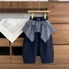 Conjunto de Niña 26 Otoño Nuevo Estilo Coreano Cardigan de Punto Gris Azulado Chaleco Ajustado y Pantalón de Falda Conjunto de Tres Piezas
