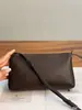 Bolso Cruzado de Hombro Minimalista Urbano de Piel Genuina para Mujer Nuevo Modelo 2025 Bolso Cruzado Versátil para el Trabajo Bolso Cuadrado Pequeño Bolso de Axila con Acabado de Alta Gama