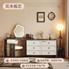 Tocador de Estilo Francés Vintage y Cómoda Integrados en un Dormitorio Pequeño, Mesita de Noche Sencilla, Mesa de Maquillaje Modelo Nuevo 2025