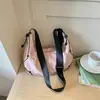 Outono de 2026 Nova Bolsa de Nylon Formato Dumpling Feminina Transversal Grande Capacidade para o Trabalho Bolsa de Ombro Único Bolsa Leve para Estudantes
