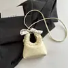 Bolso de mano de lunares de nicho para principios de otoño de 2026, bolso de hombro elegante y versátil con encaje, bolso cruzado moderno y fresco con bloques de color