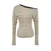 Camiseta de Manga Larga con Rayas de Color Contrastante y Hombro Asimétrico para Mujer Estilo Nuevo de Principios de Otoño Blusa Pequeña Delgada Protectora del Sol Cintura Ceñida Top Versátil