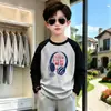 Camiseta Manga Longa Color Block 100% Algodão para Meninos Primavera e Outono Camada Base Novo Estilo Bonito Versátil Estampa Manga Raglan Top Tendência