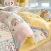 Conjunto de Quatro Peças de Veludo Leite Fresco e Fofo de Inverno, Conjunto de Três Peças de Flanela Espessa e Quente Estilo Cartoon para Dormitórios Estudantis
