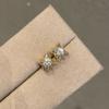Pendientes Redondos de Diamante de Lujo Ligero y de Gama Alta con Forma de Estrella de Cuatro Puntas Incrustados con Circonita Nicho Quién Creatinina Joyería de Oreja Única y Exquisita