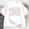 Camiseta Retrô Casual de Manga Curta Livros e Café para Homens e Mulheres Presente para Amante de Livros e Café Top de Manga Curta Dia