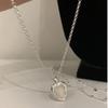Collar pequeño de piedra lunar fresca para mujer, estilo 2025, nuevo, ligero, lujoso, de nicho, combinable con todo, con cadena de lana de alta gama.