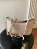 Bolso de mano liso súper popular transfronterizo para mujer, nuevo modelo 2026, diseño de nicho, bolso cruzado versátil de alta gama para el día a día