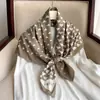 Bufanda Estilo Coreano Nueva Moda de Alta Calidad Estampada 90cm Bufanda Twill Letra Bufanda Cuadrada Grande Chal Protector Solar Pañuelo para la Cabeza Mujer
