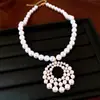Set de Aretes Redondos Huecos y Collar de Perlas Aguja de Plata para Mujer, Lujo Ligero Gama Alta Estilo Retro Francés, Joyería Versátil y Elegante