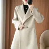 Novo casaco de lã dupla face com gola alta, estilo coreano, casual, afina a silhueta, comprimento médio, ombro normal, casaco de lã de alta moda