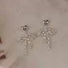 Brincos de Zircônia e Pérola de Temperamento Doce, Personalidade de Alto Padrão, Modernos, Adornos de Orelha, Brincos de Tarraxa Vazados em Forma de Laço e Coração para Mulheres