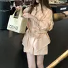 Elegante Conjunto de Camisa y Shorts Estilo Retro Femenino, Verano 2026 Conjunto de Dos Piezas Delgado de Moda de Alta Gama para Mujeres