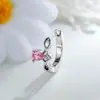 Os novos brincos de design exclusivo da Hengsen Jewelry apresentam diamantes de zircônia em formato de gota incrustados, com tarraxas de pino reto para furo