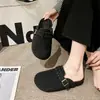 Sandalias Birkenstock estilo retro para mujer, colección otoño 2026, con lana, hebillas metálicas, un diseño casual y cómodo, adecuadas para uso en exteriores, y con estilo mule de punta cerrada