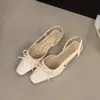 Primeiro Encontro Temporada 2026 Novo Estilo Francês Deslumbrante Estilo Fada Bico Quadrado Laço Salto Grosso Sandálias de Verão Femininas para Combinar com Vestidos