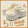 Zuecos de Mujer Estilo Nuevo para Verano 2026, Sandalias de Playa Antideslizantes, Pantuflas de Eva de Suela Gruesa que Aumentan la Altura, de Punta Cerrada