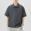 Camisa polo masculina de cor sólida, novo estilo de verão, marca da moda, corte solto, gola redonda, camiseta de manga curta, top versátil casual de meia manga para homens