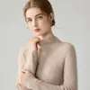 Suéter de tricô de alta qualidade para mulheres, outono/inverno 2026, com gola semi-alta, design canelado, corte justo e estilo versátil como peça de base.