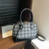 Bolsa de Concha Xadrez Popular Transfronteiriça Moda Feminina 2026 Nova Bolsa de Mão de Alto Padrão de Nicho Bolsa de Ombro Transversal