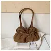 Bolsa de mão plissada retrô de nicho para mulheres, nova bolsa de ombro casual da moda 2026, bolsa tote versátil de grande capacidade