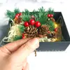 Venta al por mayor de fábrica decoraciones navideñas agujas de pino colgante de piña roja accesorios DIY embalaje creativo accesorios para caja de regalo