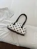 Bolso pequeño de lunares de moda estilo coreano para mujer, nuevo y moderno bolso de bolos retro de alto valor, bolso de hombro para debajo del brazo