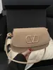 Bolsa Quadrada Pequena Portátil Texturizada Fashion Feminina 2025 Primavera Nova Chegada Luxo Leve Versátil Bolsa de Ombro Bolsa Transversal Fashionável Bolsa Feminina da Moda