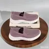 Estilo Novo Primavera e Outono Tênis Esportivo Slip-on Unissex Confortável Respirável Sapatos para Idosos Leve Casual Tênis de Caminhada Flyknit