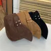 Sombrero ecuestre vintage de gamuza de copa plana para mujer, gorra casual de pico de pato pequeña para rostro, sombrero de artista elegante, moda otoño e invierno