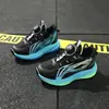 Sapatos infantis feitos à máquina tamanho 28-33, cabedal popular em couro, fivela giratória para meninos, tênis esportivos infantis para corrida 6720