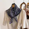 Pañuelo de seda de 70 cm, no hace bolitas, fino, con estampado de letras, diseño simple, estilo coreano, pañuelo cuadrado pequeño, versátil para mujeres, adecuado para primavera y otoño