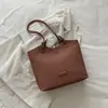 Bolso grande de mujer transfronterizo, nuevo estilo verano 2026, versátil y moderno, de un solo hombro, moderno, para la ciudad, retro, casual, tipo tote