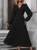 Vestido Novo Estilo Outono e Inverno com Bola de Pelo Média, Gola Assimétrica, Manga Bufante e Cintura Franzida