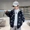 Jaqueta elegante e estilosa para meninos, primavera e outono, modelo novo 2026, para crianças maiores, roupa de outono, moletom com capuz e cardigã infantil, estilo de outono da moda