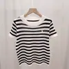 Camisa Listrada de Verão com Gola Redonda e Manga Curta, Fashion, Casual, Versátil, Leve, Novo Estilo, Suéter de Malha Respirável e Confortável para Mulheres