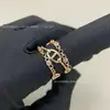 V Oro Versión Alta Cadena Cláusula Anillo de Nariz de Cerdo Versión Ancha Anillo para Dedo Índice Anillo de Cadena de Lujo Accesible de Moda Anillo de Tres Capas